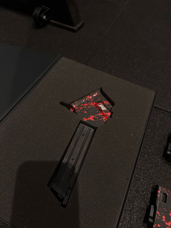 Image 5 pour Red splattered SSP5 4.3 / Red splattered Alu Monk Adapter / Red splattered Mags