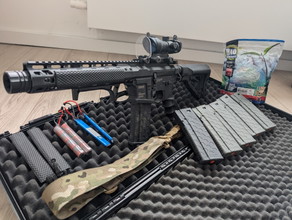 Bild für Complete G&G GC16 Wild Hog 9" (Mosfet/ETU) | Ready-to-go pakket incl. ACOG, 6 Mags, Hardcase & Accu's