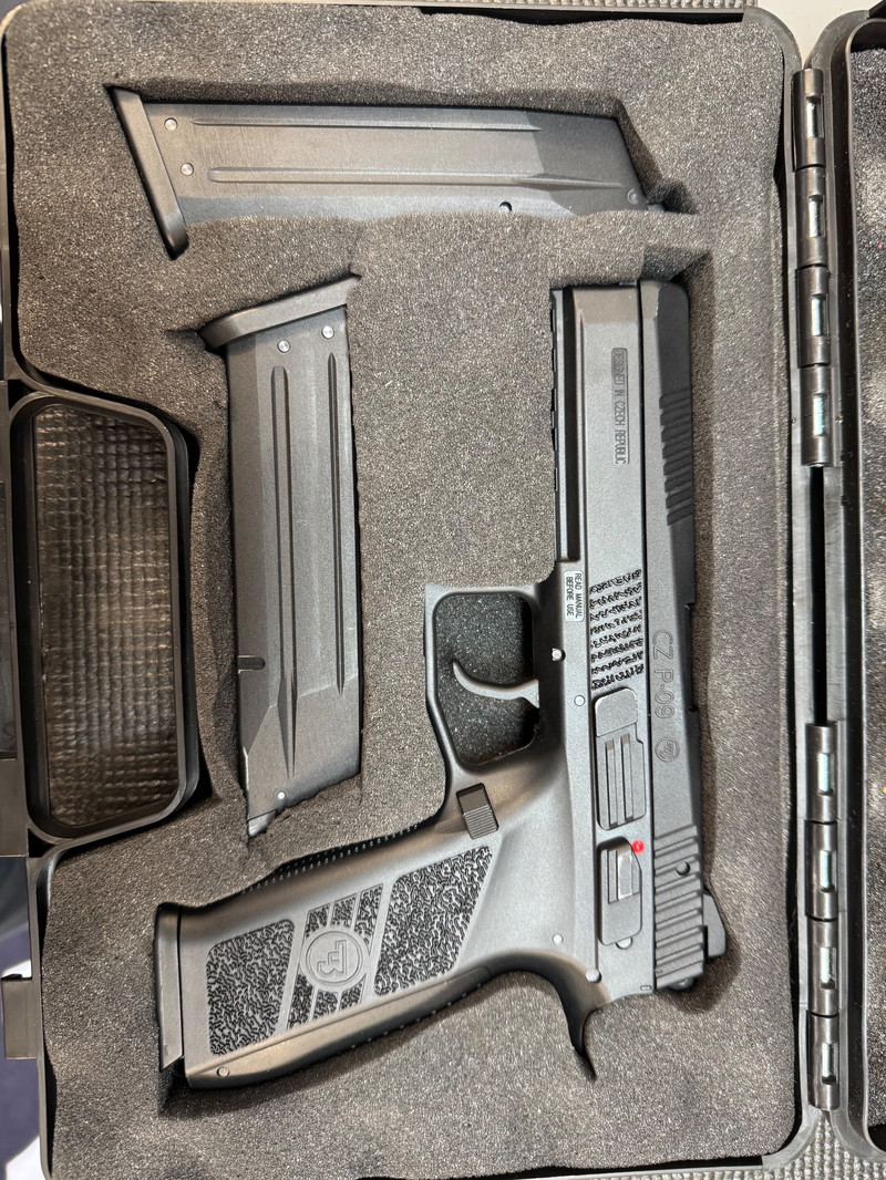 Afbeelding 1 van CZ-P09 mit 6 Magazinen Holster und Koffer