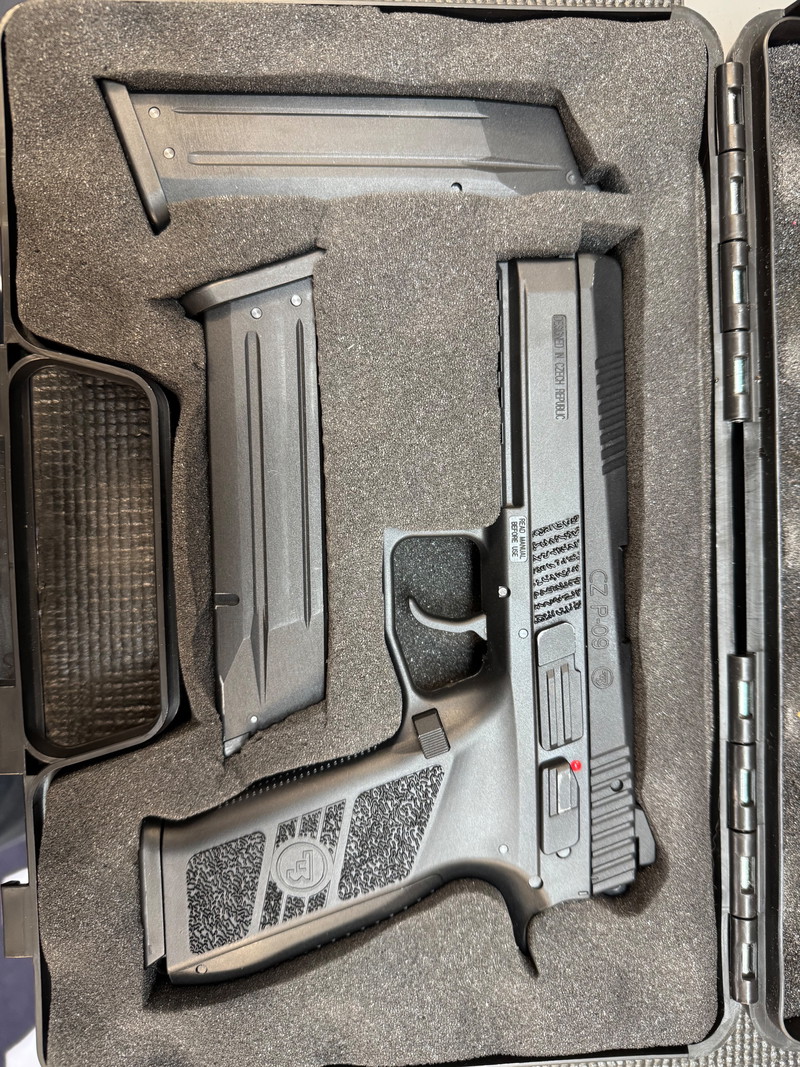 Imagen 1 de CZ-P09 mit 6 Magazinen Holster und Koffer