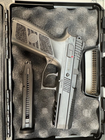 Afbeelding 2 van CZ-P09 mit 6 Magazinen Holster und Koffer