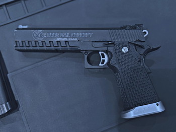 Afbeelding 2 van KJW Colt HiCapa inkl. 4x CO2 Magazinen