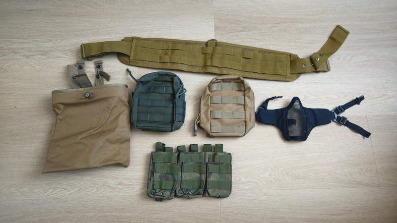 Image 1 pour Diverse magpouches,admin pouch, combat belt, masker en dumppouch  te koop