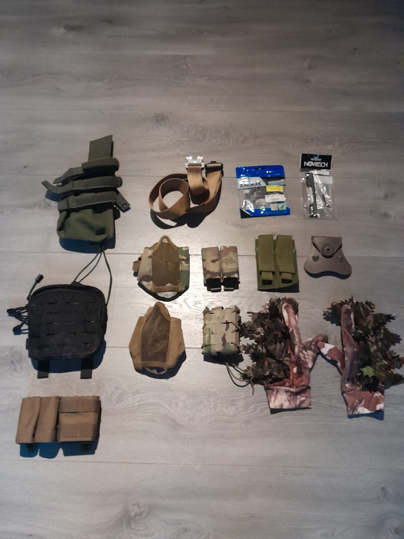 Image 1 for Pouches, handschoenen, belt, onderdelen en mondmaskers