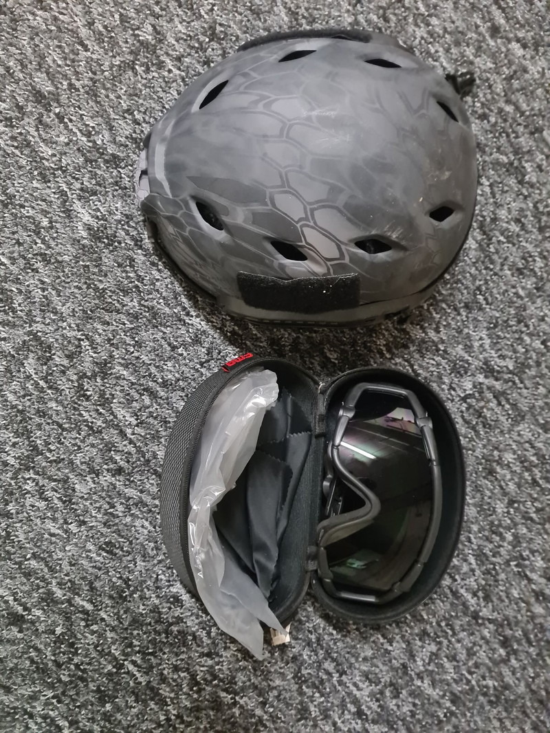 Image 1 pour Helm met bril + Multicam cover