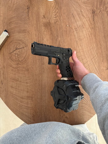 Bild 3 für Armorer Works Custom Hex Cut GBB (AW-VX0201 - Black)