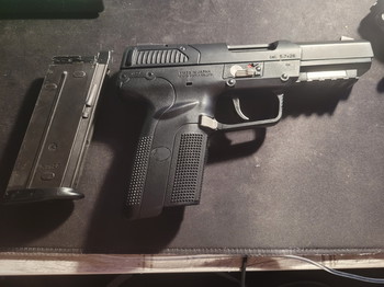 Imagen 2 de Tokyo Marui five seven X Armorer Works colt 1911 Silver