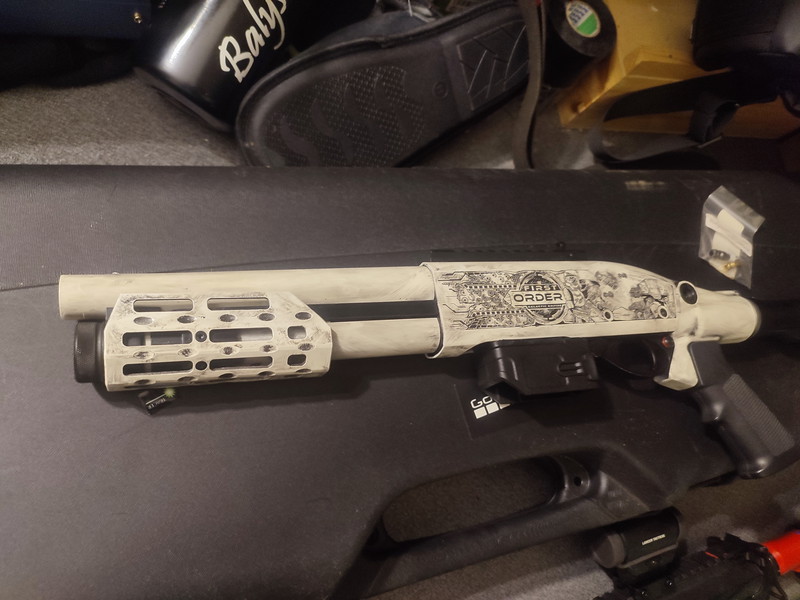 Bild 1 für M870 CERAKOTE EDITION LIMITEE STORMTROOPER - AAC CUSTOM