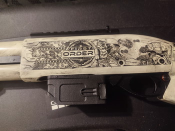 Bild 2 für M870 CERAKOTE EDITION LIMITEE STORMTROOPER - AAC CUSTOM