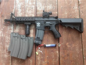 Afbeelding van CM16 Raider (Mk18 Mod.0) with 6 magazines and 1 red dot