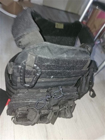 Afbeelding 2 van Warrior assault vest | 2x utility pouch | 3x 5.56 mag holders | gevuld EHBO setje