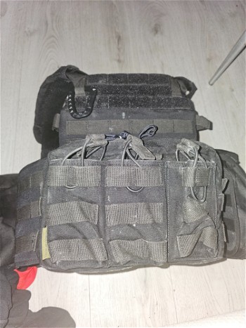 Afbeelding 3 van Warrior assault vest | 2x utility pouch | 3x 5.56 mag holders | gevuld EHBO setje