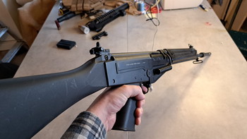 Afbeelding 3 van King Arms FN Herstal FAL AEG met 3 magazijnen