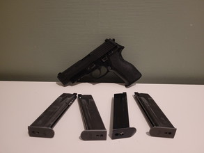 Image for Tokyo Marui P226 met 5 mags, holster en 2 donor pistols