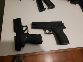 Image 5 for Tokyo Marui P226 met 5 mags, holster en 2 donor pistols