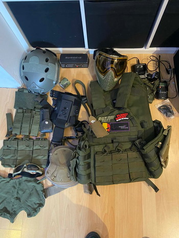 Afbeelding 4 van Lot te koop - Replica's, kledij, materiaal en toebehoren