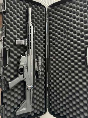 Image 4 for ICS CXP APE met red dot, 3x LiPo batterij originele doos en magazijn. Komt in koffer!