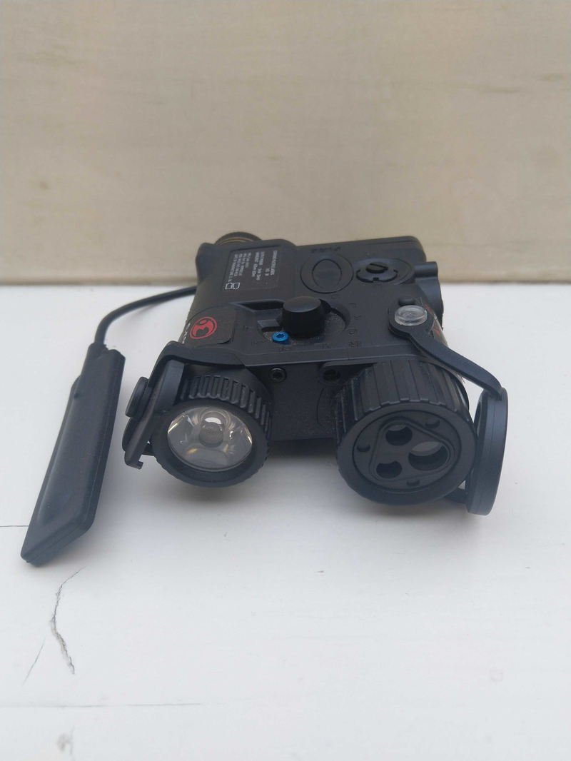 Imagen 1 de Tactical PEQ:  Red Laser White Light Device LED Flashlight IR