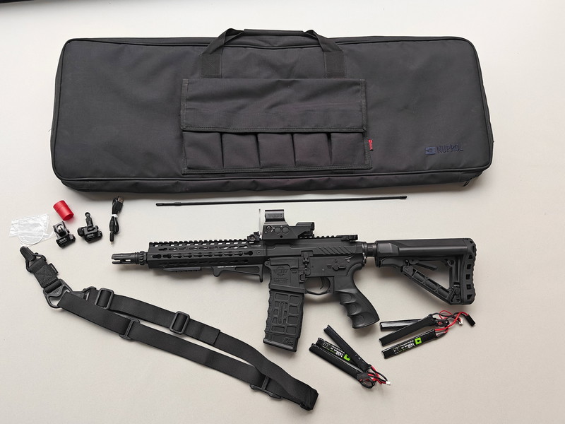 Imagen 1 de G&G CM16 M4/M16 SRL AEG with SWISS ARMS RECHARGEABLE REFLEX SIGHT + Bag + 2 x Batteries
