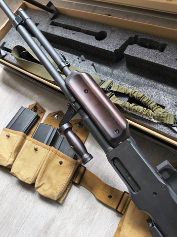 Afbeelding 4 van S&T M1918A2 G3 AEG Real Wood Incl Belt + 6x Midcap + 1x Hicap
