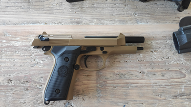 Afbeelding van WE M901 Beretta Navy Tan. 2 holsters, 2 lekvrije mags.