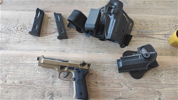 Image 4 for WE M901 Beretta Navy Tan. 2 holsters, 2 lekvrije mags.