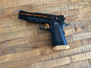 Imagen 2 de Geüpgraded Tokyo Marui Hi-Capa inclusief toebehoren om meteen het CQB-veld te domineren