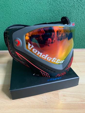 Afbeelding 2 van Dye i5 fire red met gekleurde lens