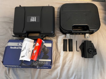 Imagen 2 de Umarex VFC Glock 17 Gen 4 plus S&W Model 629 Classic CO₂ Nieuwstaat en Extras