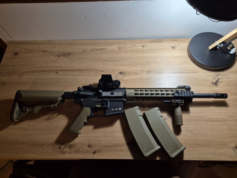 Imagen 1 de A vendre fusil d'assaut airsoft M4 et accessoires (très peu servi)