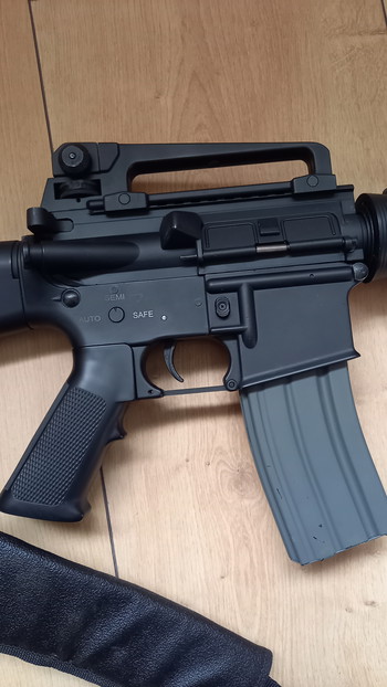 Image 3 pour M16 A2 Replica met 2 magazijnen, statiefje, extra accu, lader en draagtas (erg compleet)