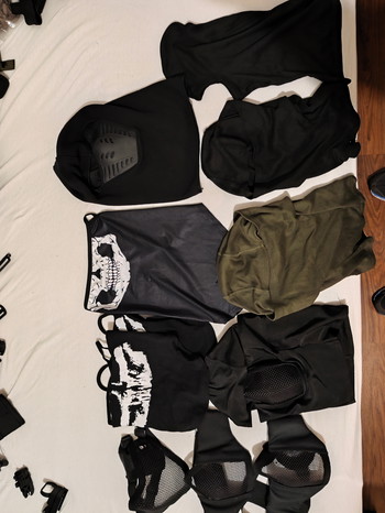 Bild 2 für Verschillende maskers en brillen