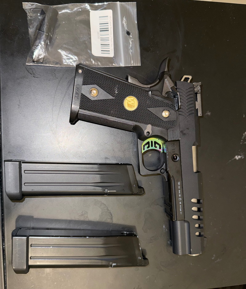 Afbeelding 1 van WE Hi Capa 5.1 GBB defect veel nieuwe onderdelen 2 mags