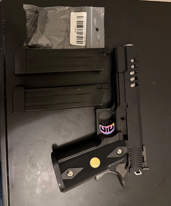 Afbeelding 2 van WE Hi Capa 5.1 GBB defect veel nieuwe onderdelen 2 mags