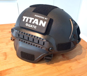Image 3 for zwarte helm met patches en vulling