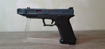 Afbeelding 2 van Custom Glock G17 met steel slide