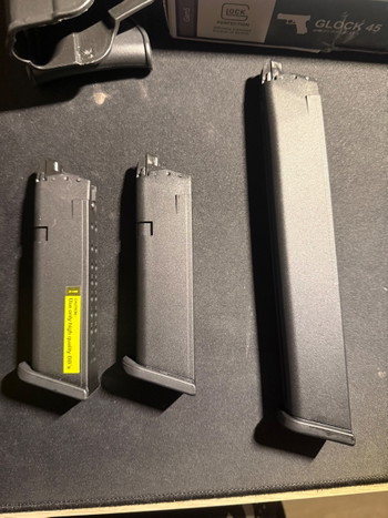 Image 4 for Glock 45 gen 5 met 3 mags en extras