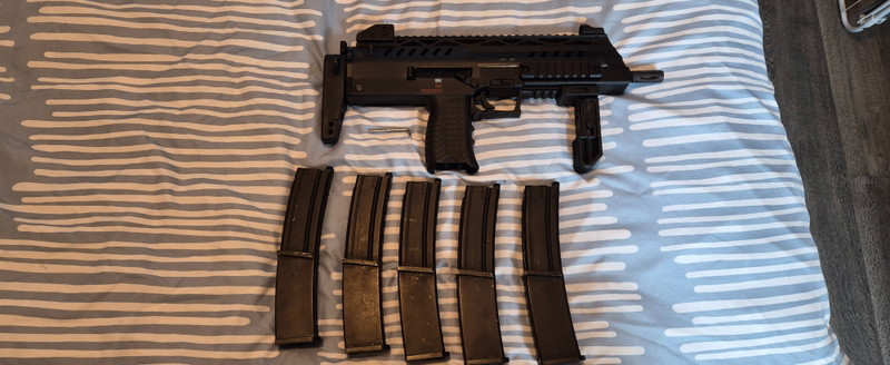 Image 1 for WE-R-M009 MP7 GBB met NPAS en steel trigger box, incl. 2e defecte WE MP7 voor onderdelen
