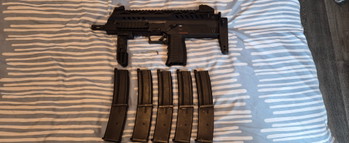Image 2 for WE-R-M009 MP7 GBB met NPAS en steel trigger box, incl. 2e defecte WE MP7 voor onderdelen