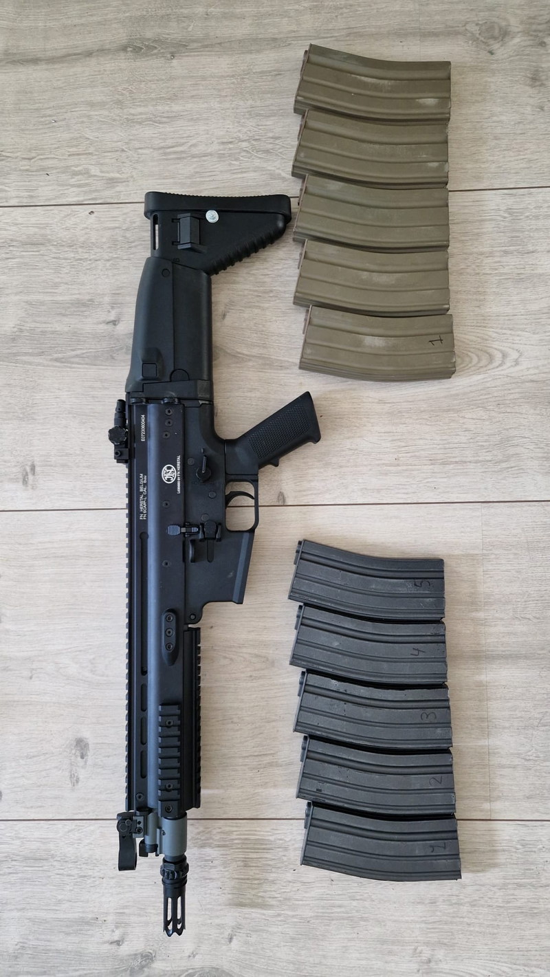 Bild 1 für Cybergun FN SCAR-L AEG | 10 Metalen Magazijnen | Zeer nette staat