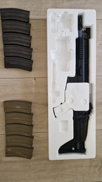 Bild 4 für Cybergun FN SCAR-L AEG | 10 Metalen Magazijnen | Zeer nette staat