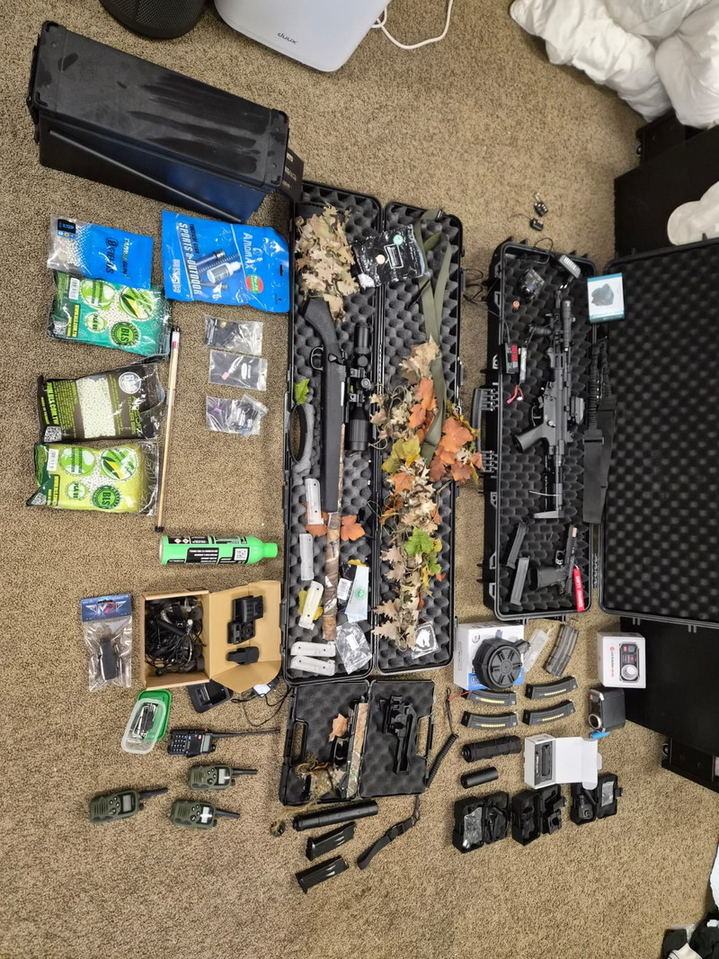 Image 1 pour Airsoft Collectie Guns, Magazijnen, Munitiekist, Acetech Mono & Bifrost BT, Walkietalkies, Accessoires en Meer!