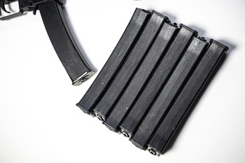 Bild 7 für ARCTURUS AT-K9T CQB AEG mit Perun MOSFET inkl. 7 Magazinen, Akku, Lampe & BCM Grip