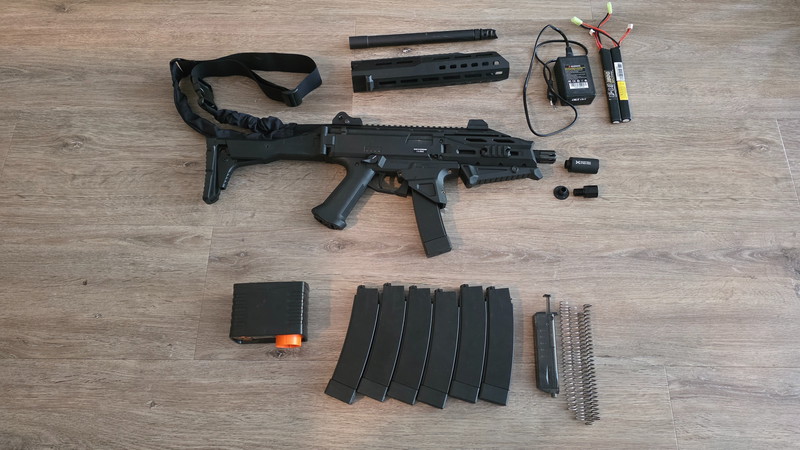 Afbeelding 1 van Airsoft starter kit, ASG Scorpion evo 3a1 atek met upgrades en assecoires