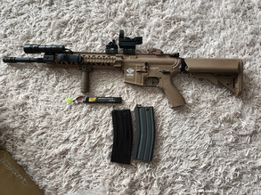 Afbeelding van M4 met Precision inner barrel 6.03, speed trigger, mosfet en  hop up unit met led module.