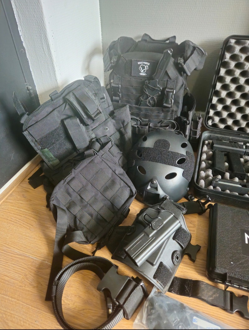 Image 1 for Airsoft Gear (Black)