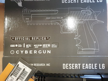 Image 2 for Desert Eagle van Cybergun, met extra magazijn en holster