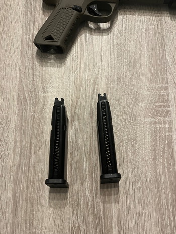 Bild 3 für Aap tekoop met trager en 2 magazijn