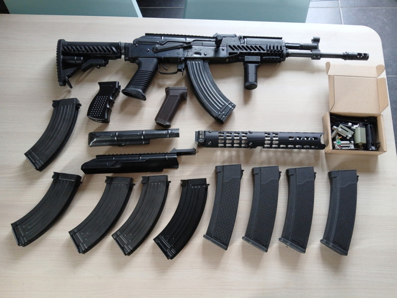 Image 1 for E&L ELAK702 met Cyma platinum internals, 10 mags, en extra parts
