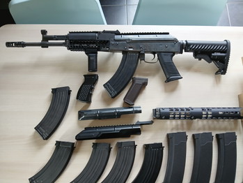 Image 2 for E&L ELAK702 met Cyma platinum internals, 10 mags, en extra parts